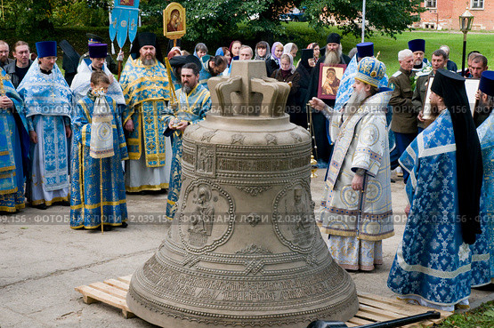Освящение колокола (2010 год). Редакционное фото, фотограф Ирина Фирсова / Фотобанк Лори