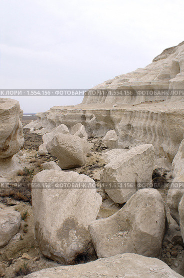 Отколовшиеся части чинка. Плато Устюрт (2008 год). Стоковое фото, фотограф Охотникова Екатерина *Фототуристы* / Фотобанк Лори
