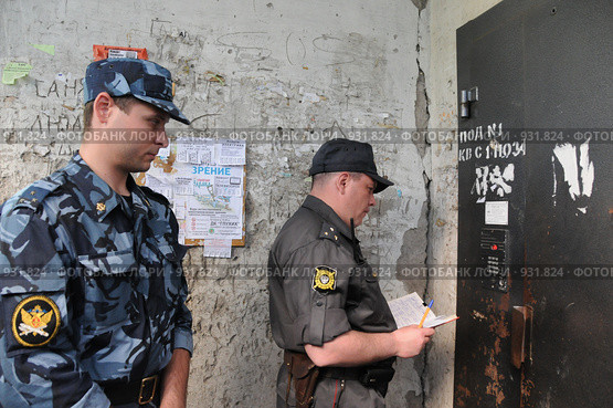 «Откройте, полиция!» (2009 год). Редакционное фото, фотограф Free Wind / Фотобанк Лори