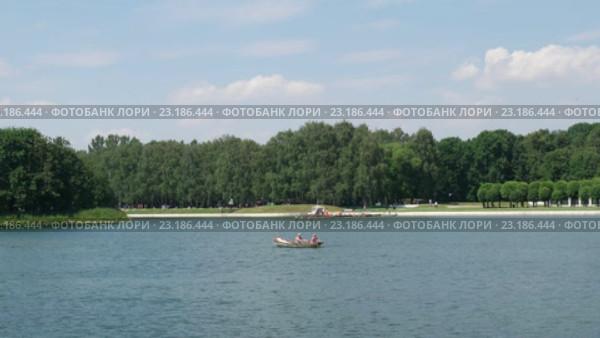 Озеро в усадьбе Кусково (2016 год). Редакционное видео, видеограф Parmenov Pavel / Фотобанк Лори