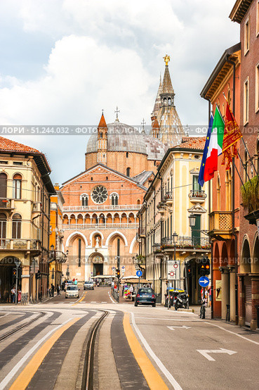 Padova, Italy - September 3rd, 2018. Beautiful architecture of Padova in sunny day. Редакционное фото, фотограф Denis Vostrikov / Фотобанк Лори