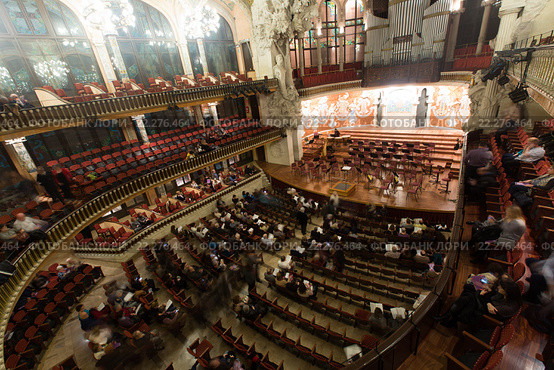 Palau de la Musica Catalana with audience, Spain (2015 год). Редакционное фото, фотограф Яков Филимонов / Фотобанк Лори