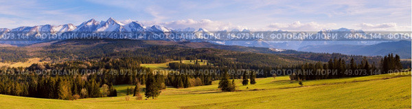 Panorama of snowy Tatra mountains in spring, south Poland. Malopolska. Стоковое фото, агентство Ingram Publishing / Фотобанк Лори