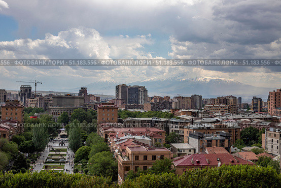 Панорама центра Еревана с видом на Армянскую оперу и гору Арарат. Стоковое фото, фотограф Вероника Куденцова / Фотобанк Лори