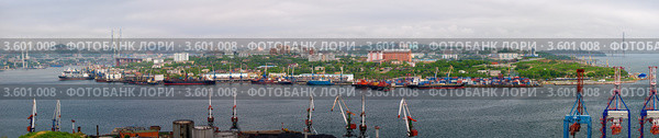 Панорама Владивостока с сопки Крестовой на полуостров Голдобин (2012 год). Стоковое фото, фотограф Сергеев Игорь / Фотобанк Лори