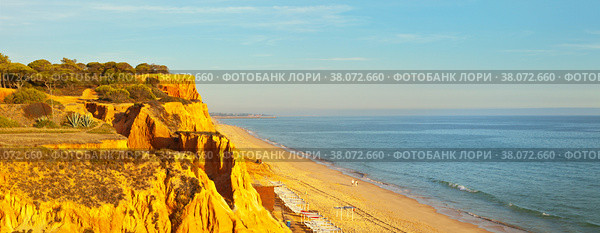 Panoramic top view of the beautiful sandy beach of Falesia (Praia da Falesia) on a sunny afternoon. Vilamoura, Algarve, Portugal (2012 год). Стоковое фото, фотограф Виктория Катьянова / Фотобанк Лори
