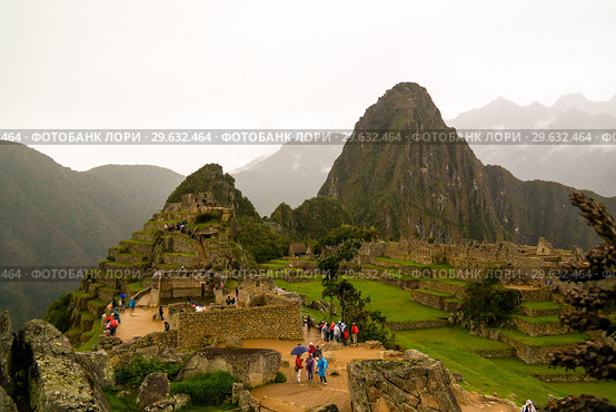 Panoramic view to Machu Picchu archaeological site and Huayna Picchu mountain , Cuzco, Peru (2018 год). Редакционное фото, фотограф Сергей Майоров / Фотобанк Лори