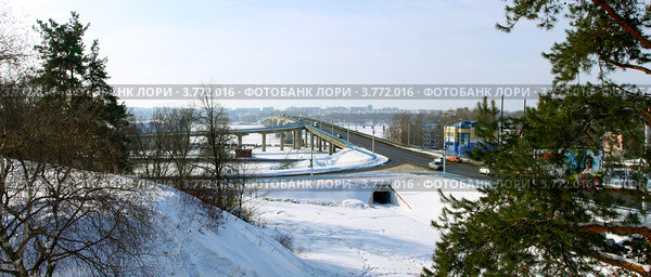 Панорамный вид на автомобильный мост в зимний период, Кострома. Стоковое фото, фотограф ElenArt / Фотобанк Лори