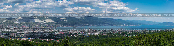 Панорамный вид, Новороссийск и Цемесская бухта с вершины горы Kabakhaha (2015 год). Стоковое фото, фотограф Алексей Брославец / Фотобанк Лори
