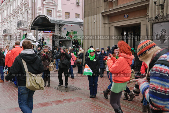 Парад в День святого Патрика на Арбате. 2012 год. Редакционное фото, фотограф Алёшина Оксана / Фотобанк Лори