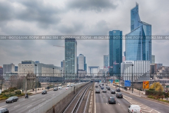 PARIS - APRIL 6:  Business district La Defense is situated at the end of Historical Axis, which starts at the Louvre and continues along the Champs-Elysees through the Arc de Triomph on April 6, 2013 in Paris. Редакционное фото, агентство Ingram Publishing / Фотобанк Лори