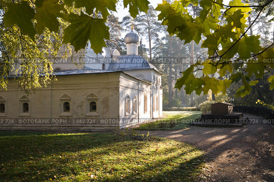 Парк "Архангельское". Церковь Архангела Михаила (2010 год). Редакционное фото, фотограф Valeriy Novikov / Фотобанк Лори