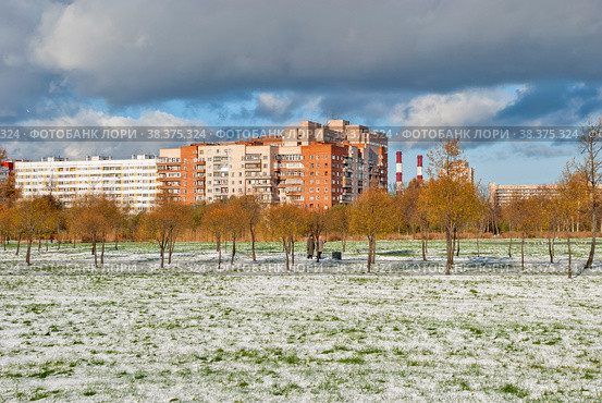Парк Яблоньки на проспекте Ветеранов. Санкт-Петербург (2012 год). Редакционное фото, фотограф Александр Щепин / Фотобанк Лори
