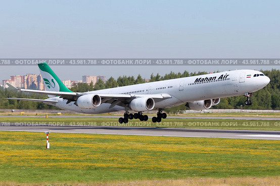 Пассажирский Airbus A340-600 авиакомпании "Mahan Air" (2024 год). Редакционное фото, фотограф Александр Тарасенков / Фотобанк Лори
