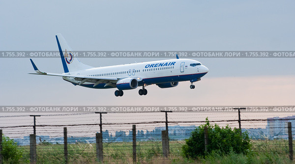 Пассажирский самолет Boeing 737 авиакомпании "Orenair" (2010 год). Редакционное фото, фотограф Алексей Букреев / Фотобанк Лори