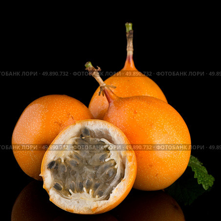 Passion fruit maracuja granadilla on black background. Стоковое фото, агентство Ingram Publishing / Фотобанк Лори