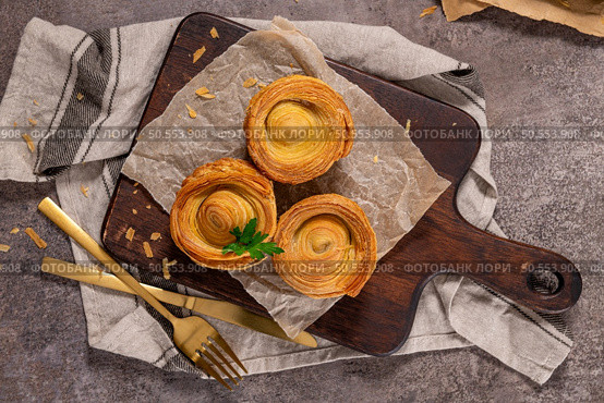 Pastries filled with meat, traditionally baked in black clay molds both from the region on Vila Real, Portugal. Стоковое фото, агентство Ingram Publishing / Фотобанк Лори