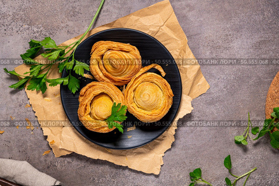 Pastries filled with meat, traditionally baked in black clay molds both from the region on Vila Real, Portugal. Стоковое фото, агентство Ingram Publishing / Фотобанк Лори