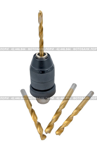 Патрон дрели и сверла на белом фоне. Cordless drill with twist bit closeup isolated on white. Стоковое фото, фотограф Татьяна Д / Фотобанк Лори