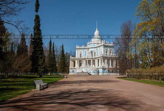 Павильон "Катальная горка", Ораниенбаум (2011 год). Редакционное фото, фотограф Юлия Бабкина / Фотобанк Лори