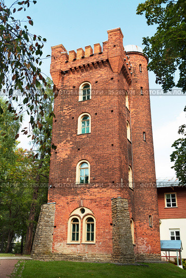 PAVLOVSK, Leningrad Region, Russia-September 11, 2019: Bryullov's Dacha/Gorchakov School. Tower. Observatory. Редакционное фото, фотограф Филатова Ирина / Фотобанк Лори