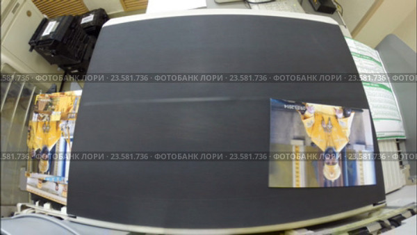 Печать бумажных фотографий в фотолаборатории (фотосалоне) Стоковое видео, видеограф Mikhail Erguine / Фотобанк Лори