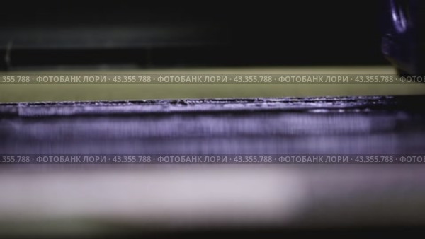 Печать сразу нескольких заготовок на домашнем 3D-принтере для склеивания модели подводной лодки. Стоковое видео, видеограф Сергей Сергеев / Фотобанк Лори