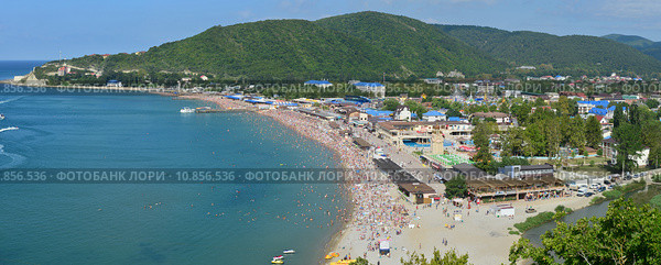 Пейзаж популярного курорта Архипо-Осиповка, панорама. Редакционное фото, фотограф Игорь Архипов / Фотобанк Лори