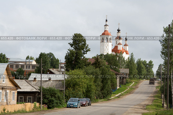 Пейзаж в городе Тотьме с церковью на пригорке (2008 год). Редакционное фото, фотограф Солодовникова Елена / Фотобанк Лори