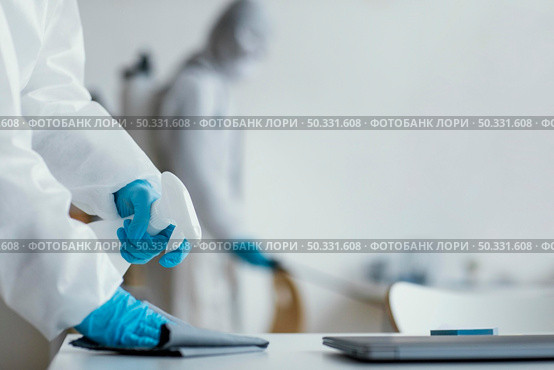 people disinfecting biohazard area. High resolution photo. people disinfecting biohazard area. High quality photo. Стоковое фото, агентство Ingram Publishing / Фотобанк Лори