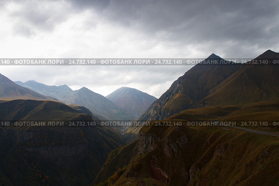 Перед бурей в горах (2012 год). Стоковое фото, фотограф Лобанова Анна / Фотобанк Лори