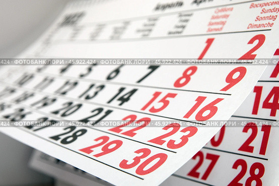 Переворачивание листов календаря с черными и красными цифрами / Flipping of calendar sheets with black and red numbers. Стоковое фото, фотограф Петроченко Мария Петровна / Фотобанк Лори