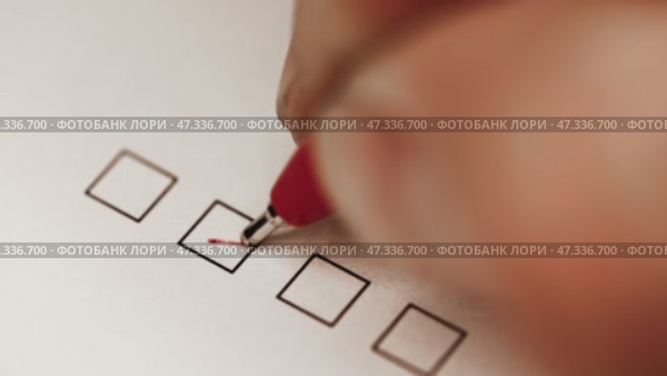 Person using red pen to check a box on printed form. Стоковое видео, видеограф Дмитрий Наумов / Фотобанк Лори