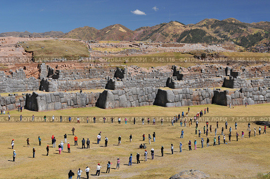 peru - sacsayhuamán (also known as saksaq waman, sacsahuaman or saxahuaman), walled complex near cusco, the former capital of the inca empire.Peru, Cuzco, Sacsayhuaman Inca ruin. Стоковое фото, агентство BE&W Photo / Фотобанк Лори