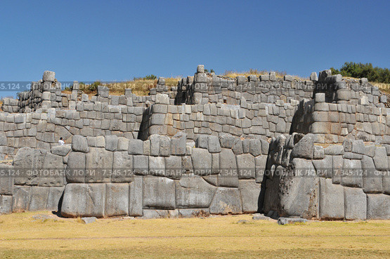 peru - sacsayhuamán (also known as saksaq waman, sacsahuaman or saxahuaman), walled complex near cusco, the former capital of the inca empire.Peru, Cuzco, Sacsayhuaman Inca ruin. Стоковое фото, агентство BE&W Photo / Фотобанк Лори