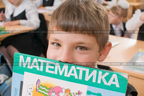Первоклассник на уроке. First-class boy on a lesson (2008 год). Редакционное фото, фотограф Федор Королевский / Фотобанк Лори