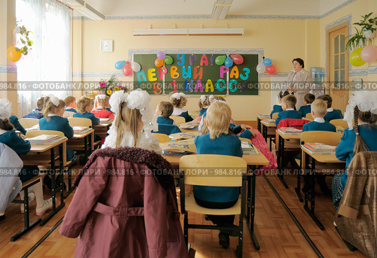 Первоклассники в классе (2008 год). Редакционное фото, фотограф Vladimir Kolobov / Фотобанк Лори