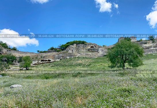 Пещерный город Чуфут-Кале, Бахчисарай, Крым (2022 год). Стоковое фото, фотограф Мария Кылосова / Фотобанк Лори