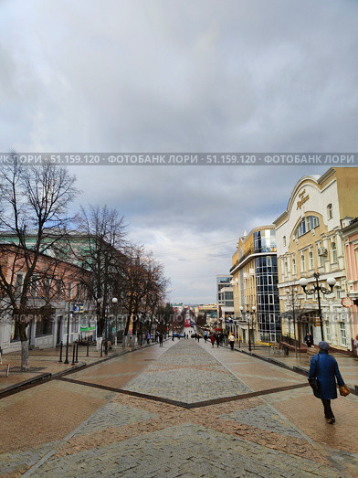Пешеходная улица Московская в Пензе поздней осенью (2023 год). Редакционное фото, фотограф Мария Сергеева / Фотобанк Лори