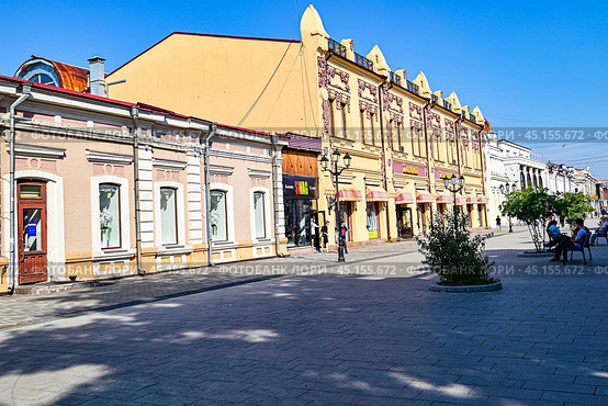 Пешеходная улица Урицкого. Город  Иркутск (2024 год). Редакционное фото, фотограф Александр Тараканов / Фотобанк Лори