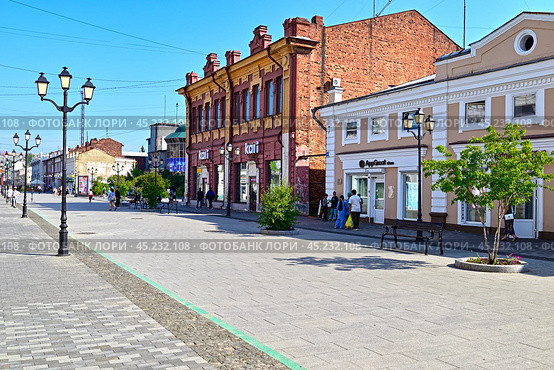 Пешеходная улица Урицкого. Город  Иркутск (2024 год). Редакционное фото, фотограф Александр Тараканов / Фотобанк Лори