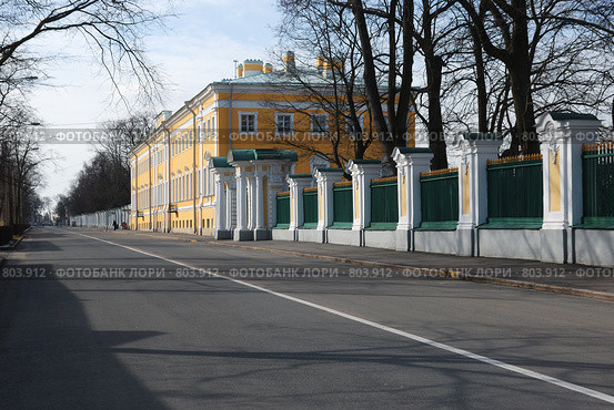 Петергоф. Правленская улица. Весна (2009 год). Стоковое фото, фотограф Катыкин Сергей / Фотобанк Лори