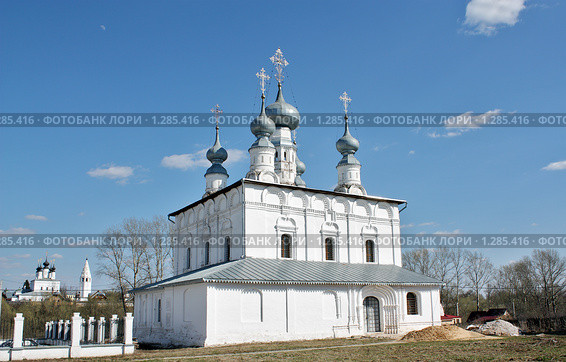 Петропавловская церковь (1694г.) в Суздале (2009 год). Редакционное фото, фотограф Ирина Золина / Фотобанк Лори
