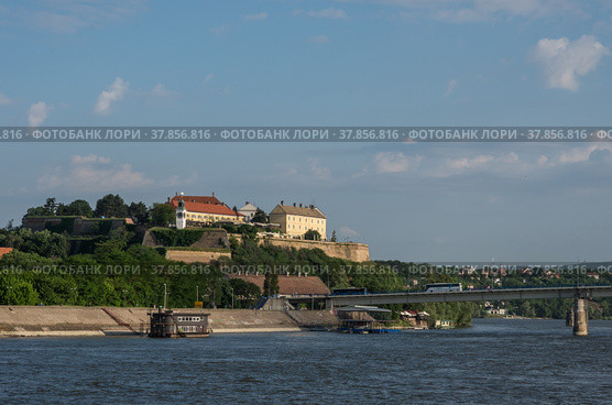 Петроварадинская крепость на Дунае. Нови-Сад, Сербия (2018 год). Стоковое фото, фотограф Дымов Игорь / Фотобанк Лори