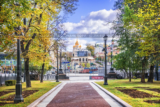 Петровский бульвар, Москва (2023 год). Редакционное фото, фотограф Baturina Yuliya / Фотобанк Лори