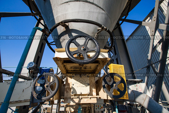 Phosphate fertilizers plant loader station. Hopper car train terminal. Hopper loader with control panel, valves and lamp indicators. Стоковое фото, фотограф Alexey Rezvykh / Фотобанк Лори