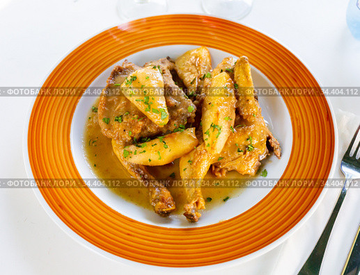 Picante de pollo, spicy chicken with pears. Стоковое фото, фотограф Яков Филимонов / Фотобанк Лори