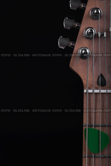pick strings electric guitar. Стоковое фото, агентство Ingram Publishing / Фотобанк Лори