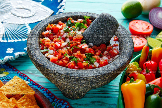 Pico de Gallo sauce from Mexico with tomato cilantro and onion in molcajete. Стоковое фото, агентство Ingram Publishing / Фотобанк Лори