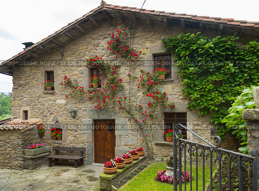 picturesque house in catalan village. Rupit i Pruit. Стоковое фото, фотограф Яков Филимонов / Фотобанк Лори